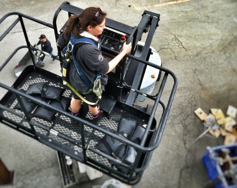 Rigger Casey Chan of Local 891